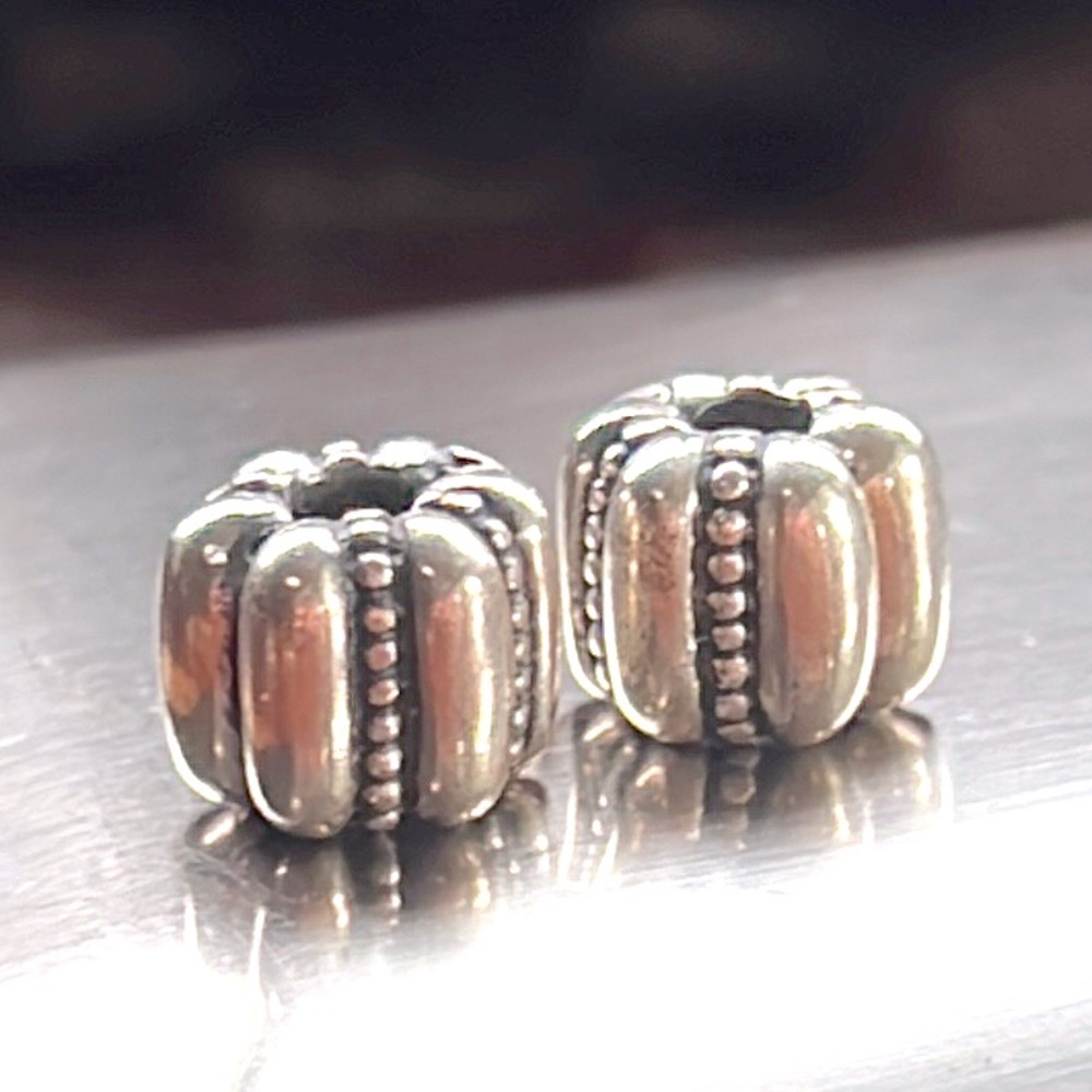 Pandora Retired Sterling Silver Dots and Ridges Clips (2) Authentic and Retired🌸